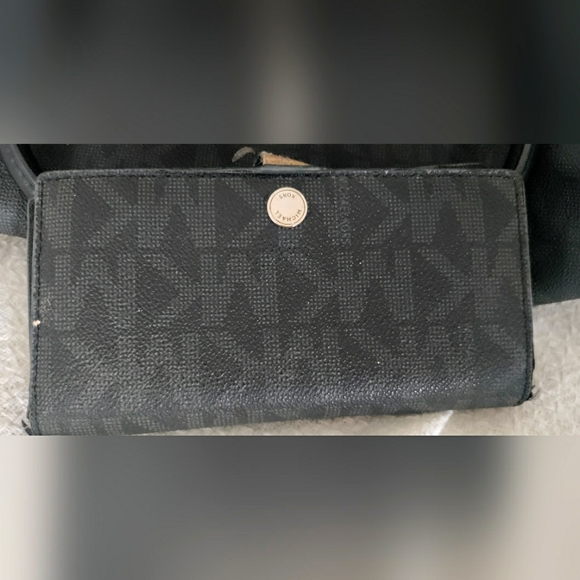 Authentic Michael Kors - Picture 3 of 11